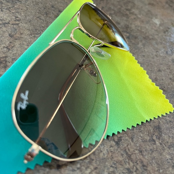 Ray-Ban Aviator Sunglasses - Picture 4 of 6